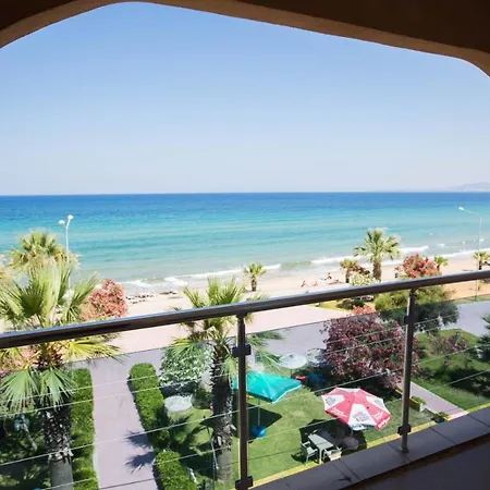 Holiday Hotel فندق *
