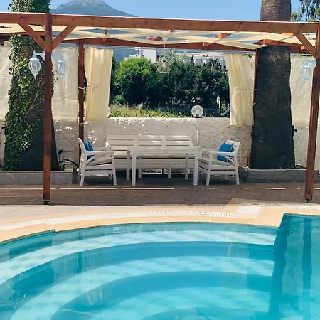 Holiday Hotel מלון