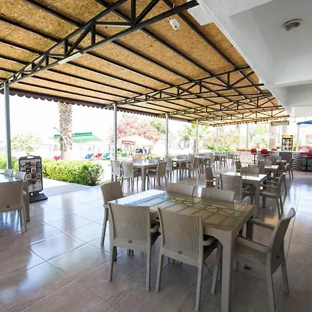 Holiday Hotel קוסדסי