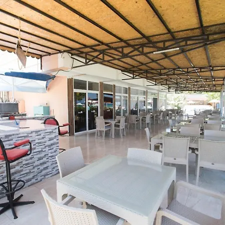 Holiday Hotel קוסדסי