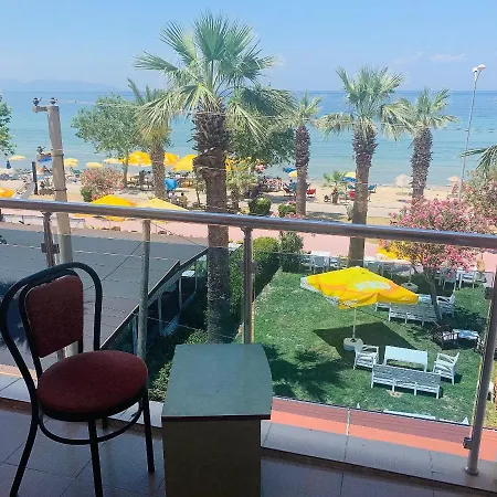 Holiday Hotel מלון *