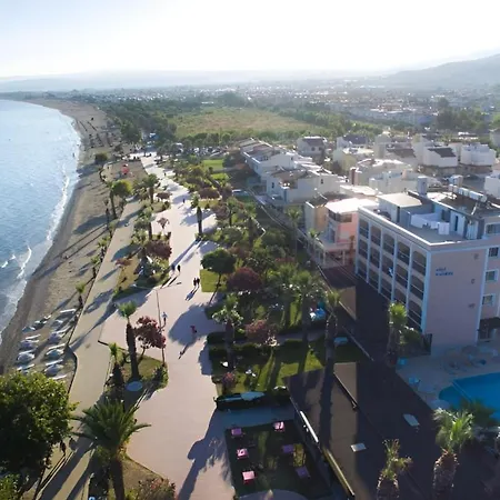 Holiday Hotel מלון *