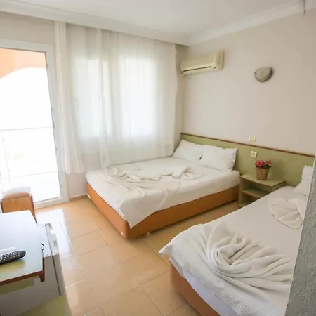 Ξενοδοχείο Holiday Hotel