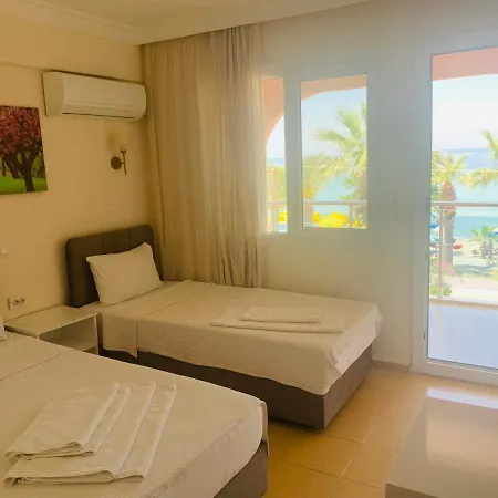 Holiday Hotel ホテル