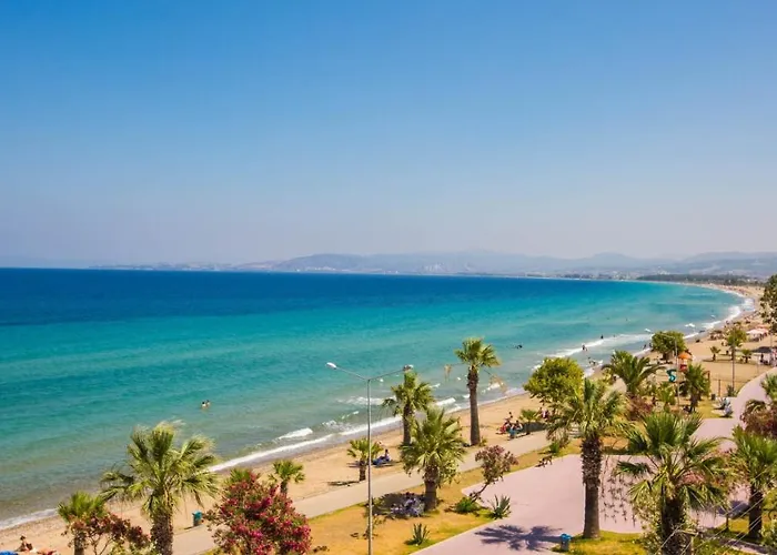 Holiday Hotel Szálloda *