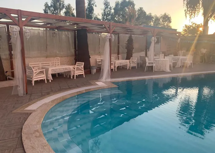 Szálloda Holiday Hotel