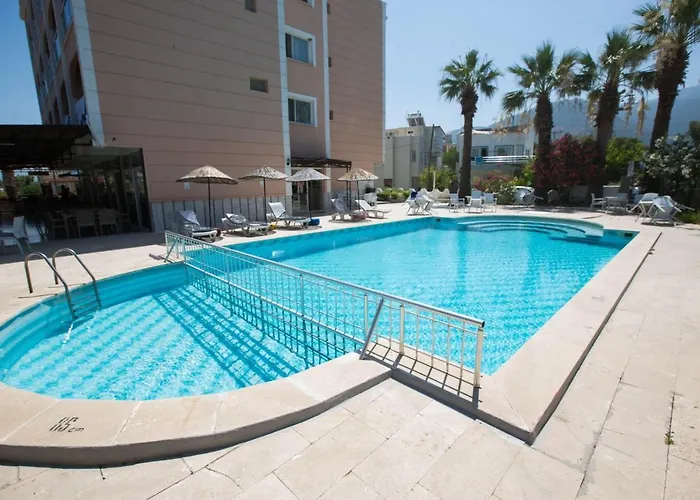 Holiday Hotel Otel *