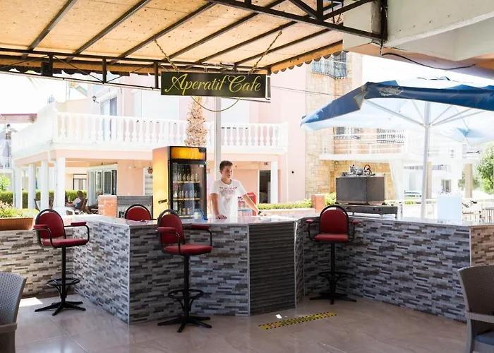 Holiday Hotel Szálloda *