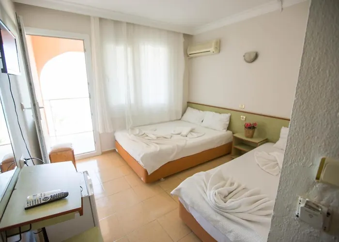 호텔 Holiday Hotel