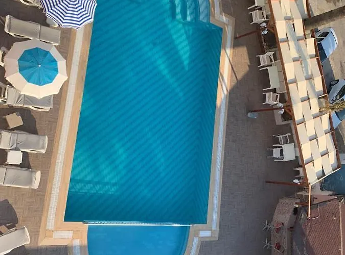 호텔 Holiday Hotel